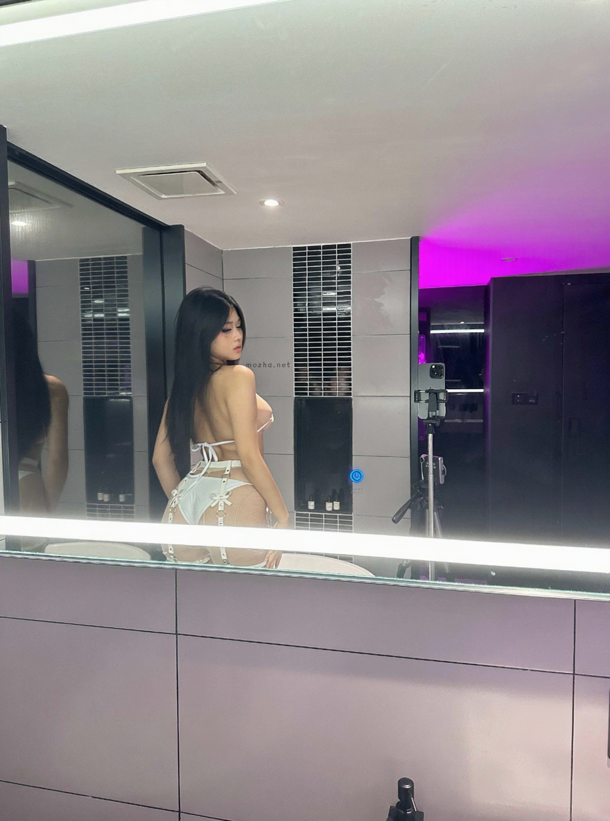 柒柒还活着 – 白色绑带【20P】